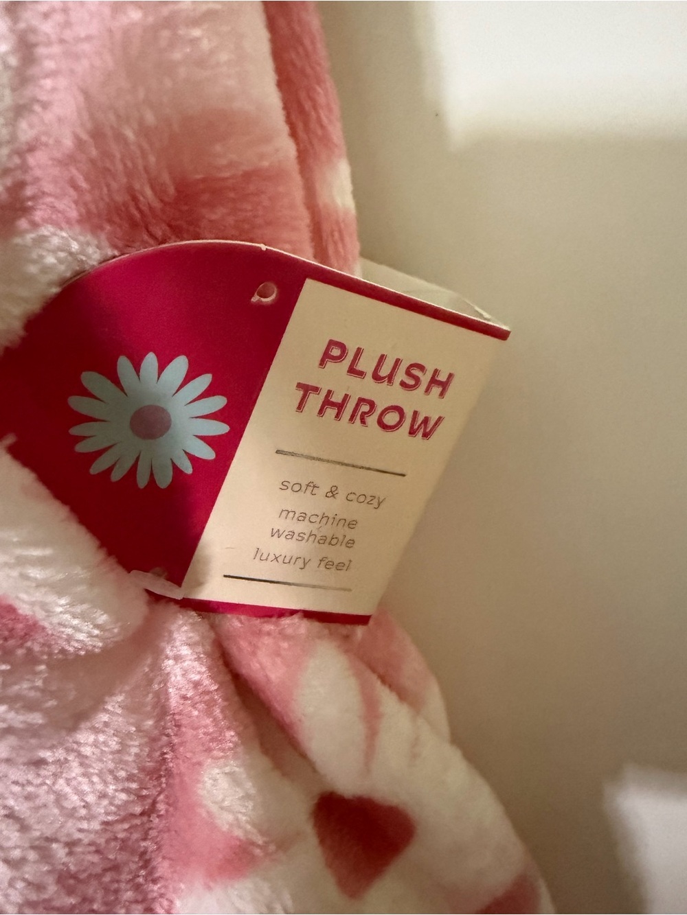 Pink Daisy Plush Throw - 50x70 - Picture 3 of 3